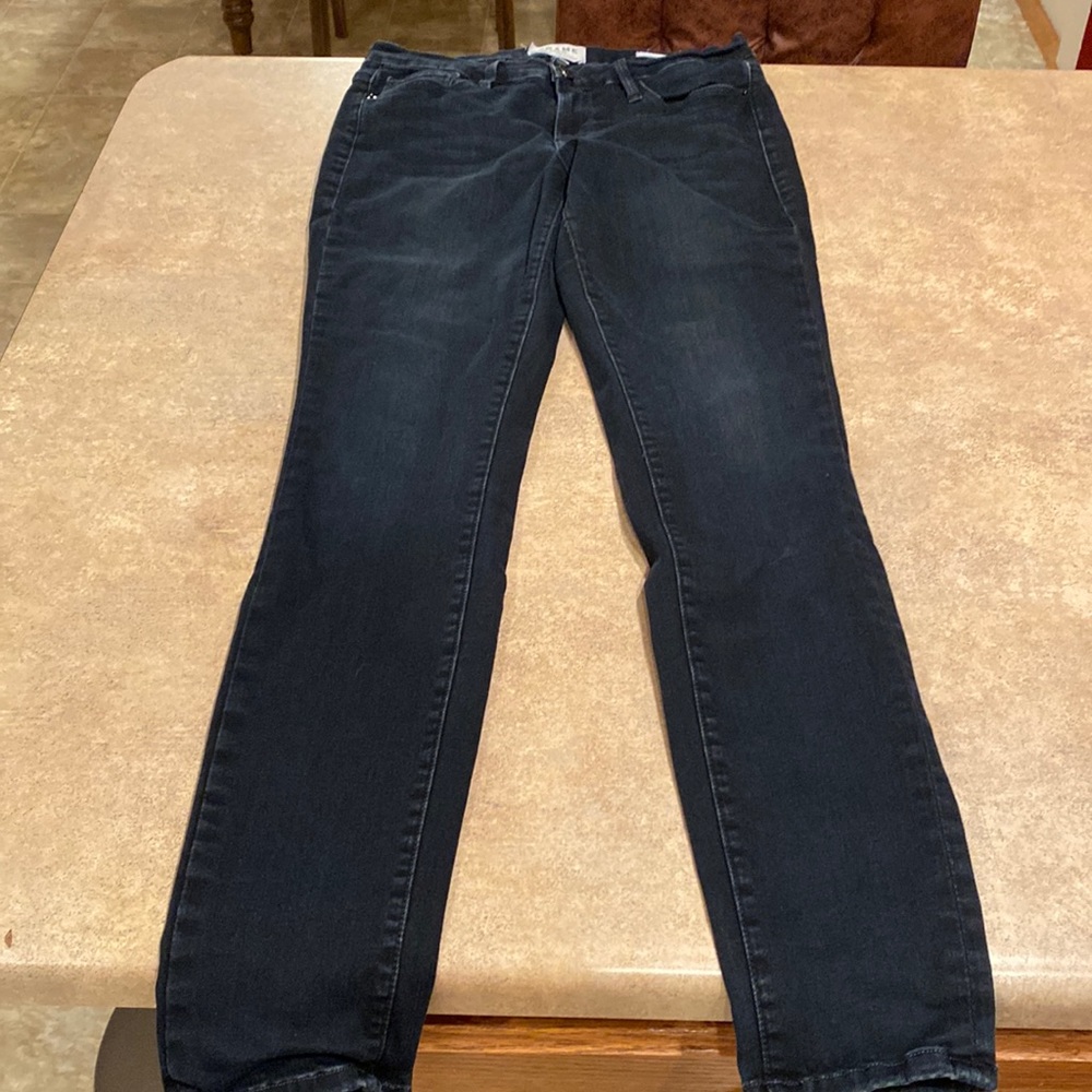 Womens Frame Denim jeans size 28 inseam measures about 29”